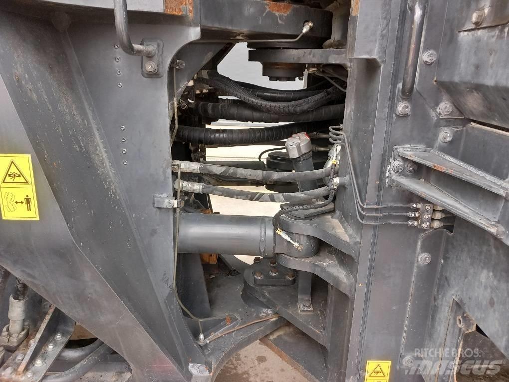 Komatsu WA500-7 轮式装载机