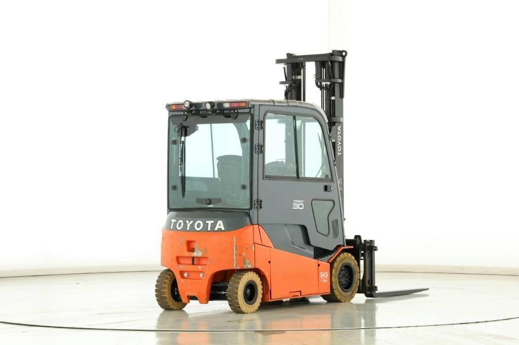 Toyota 8 FBMT 30 电动叉车