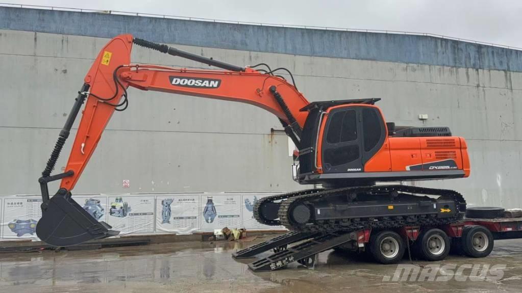 Doosan DX 225 LCA 履带挖掘机