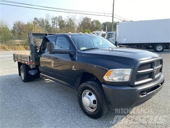 Dodge RAM 3500 平板栏板货车