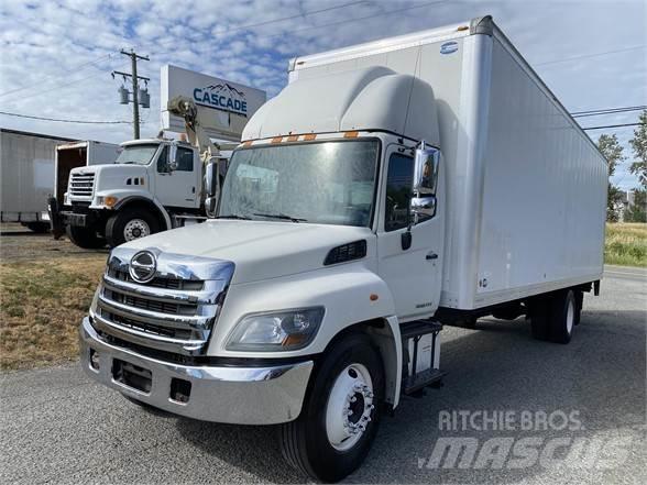 Hino 338 厢式货车