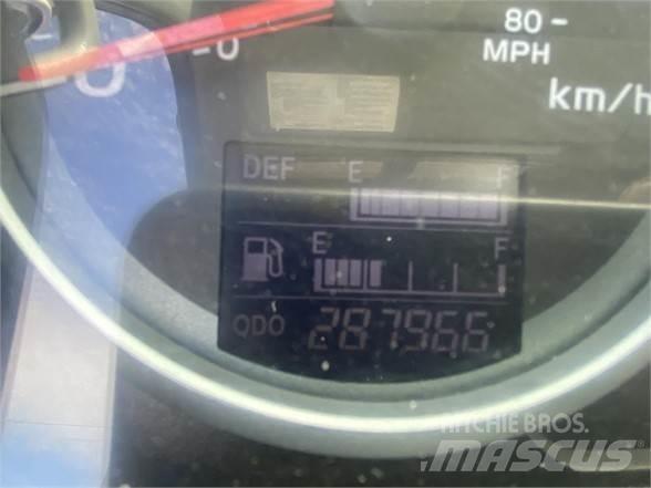 Hino 338 厢式货车