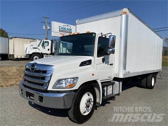 Hino 338 厢式货车