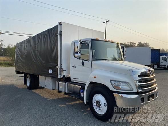 Hino 338 篷布货车