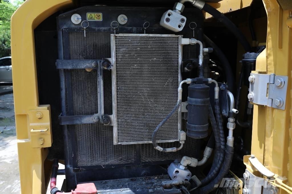 CAT 305.5E2 小型挖掘机