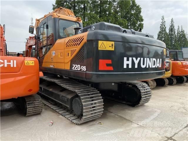 Hyundai Robex 220 LC 履带挖掘机