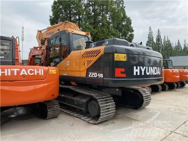 Hyundai Robex 220 LC 履带挖掘机