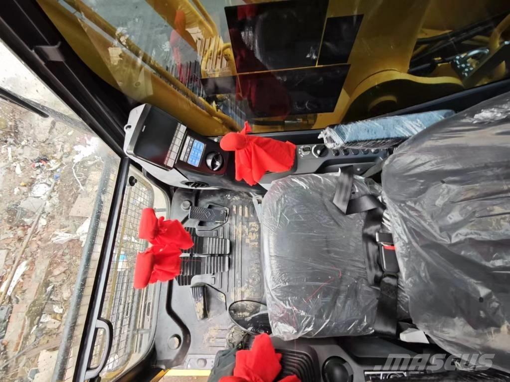 Komatsu PC 220-8 履带挖掘机