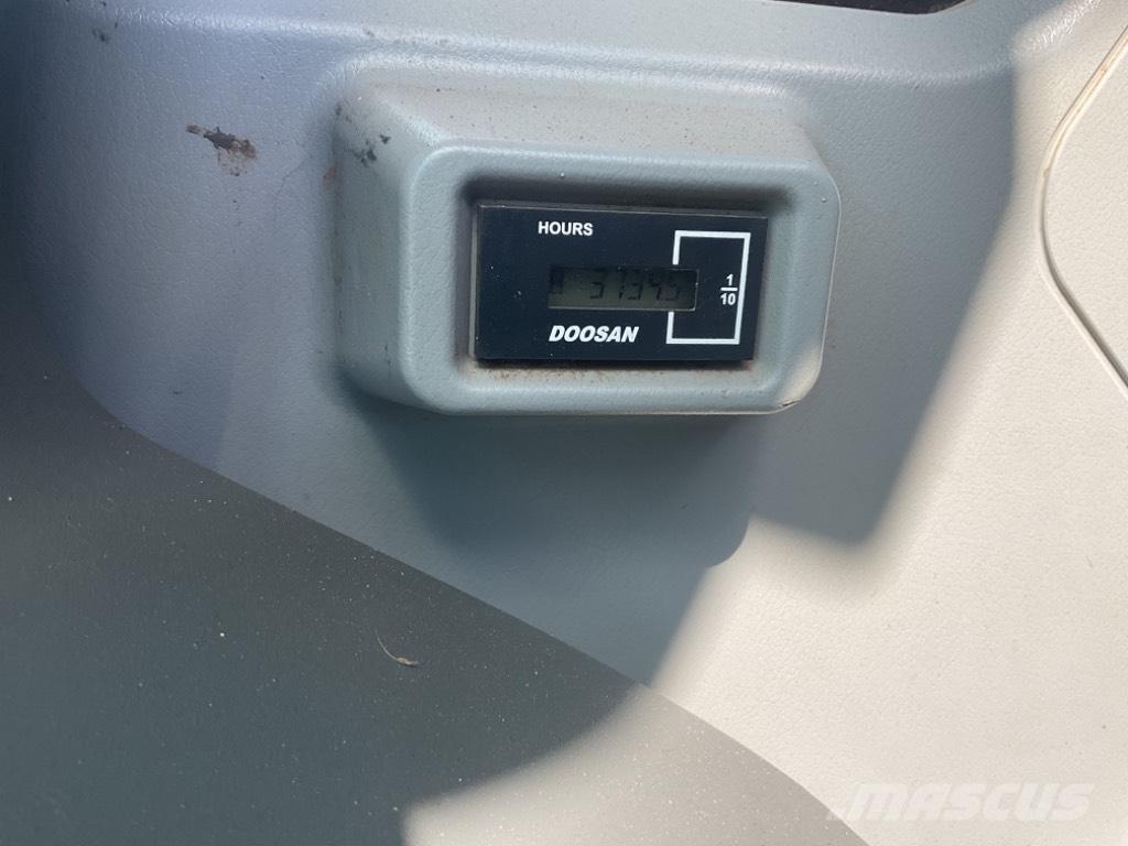 Doosan DX140LCR 履带挖掘机