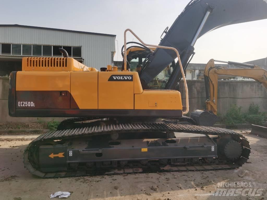 Volvo EC 250 D L 履带挖掘机
