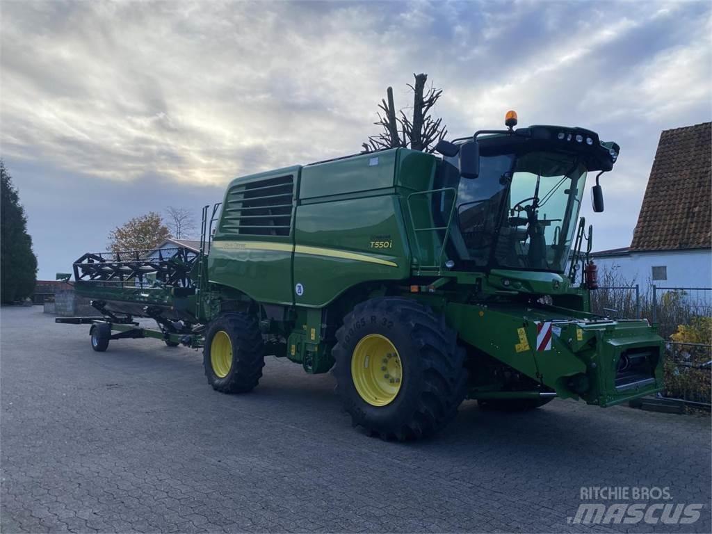 John Deere T550 联合收割机