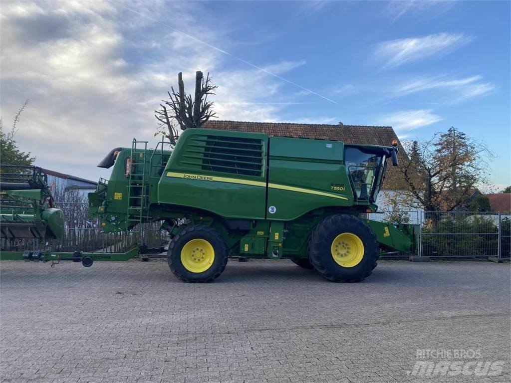 John Deere T550 联合收割机