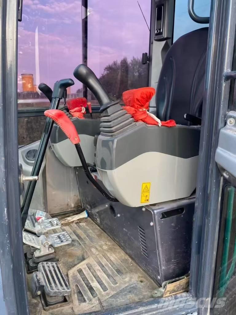 Sunward SWE 25 UF 小型挖掘机