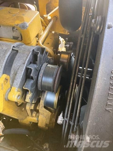 John Deere 200 LC 打枝机