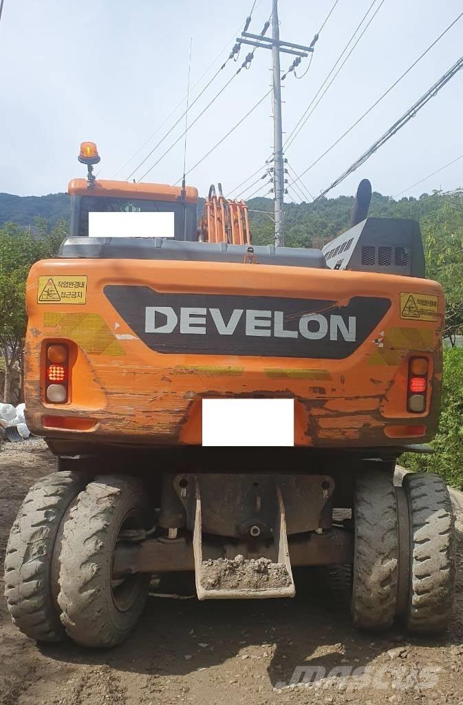 Doosan DX 140 W 轮式挖掘机