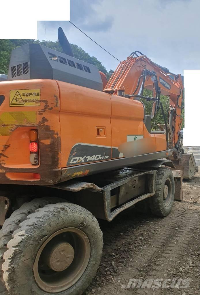 Doosan DX 140 W 轮式挖掘机
