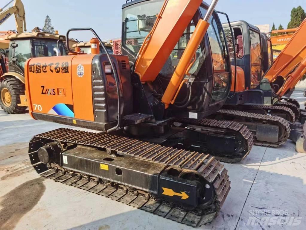 Hitachi ZX 70 中型挖掘机