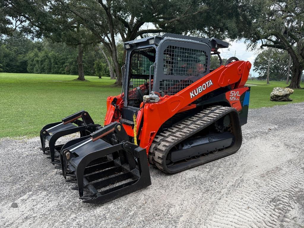 Kubota SVL 95-2 S 滑移装载机