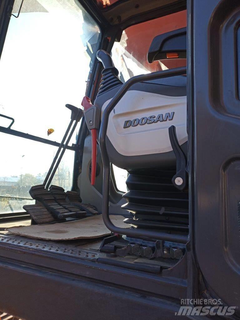 Doosan DX340LC-5 反铲装载机