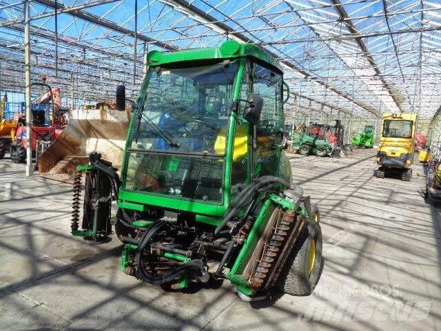 John Deere 3235C 骑乘式割草机