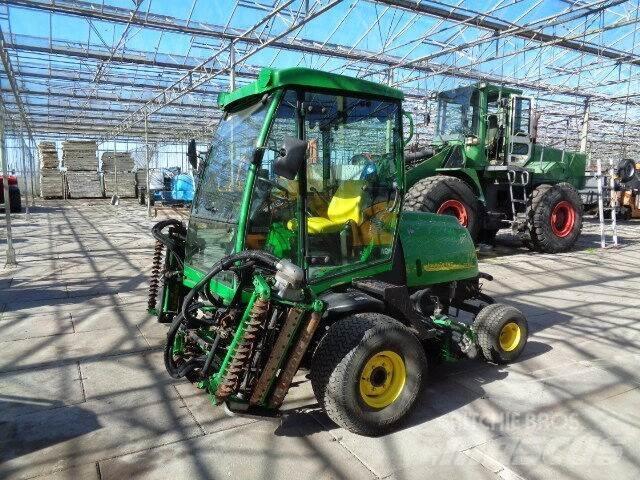 John Deere 3235C 骑乘式割草机