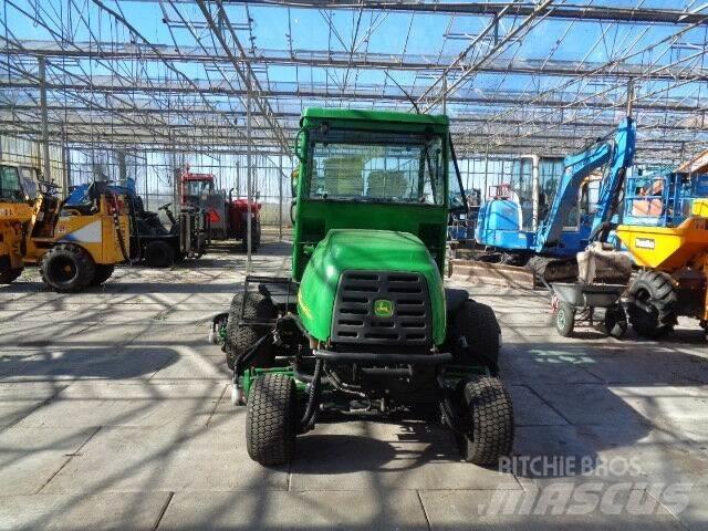 John Deere 3235C 骑乘式割草机