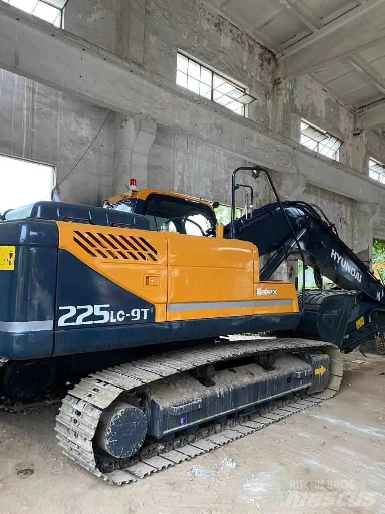 Hyundai 225LC-9 履带挖掘机