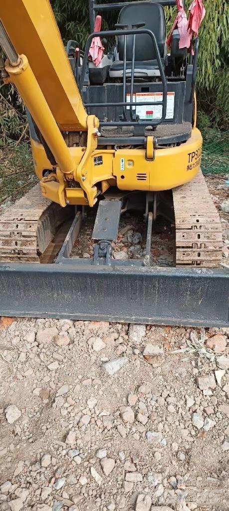 Komatsu PC35 小型挖掘机