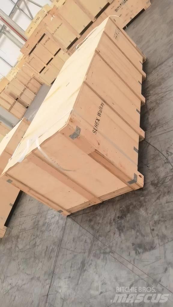 CAT 374 履带挖掘机