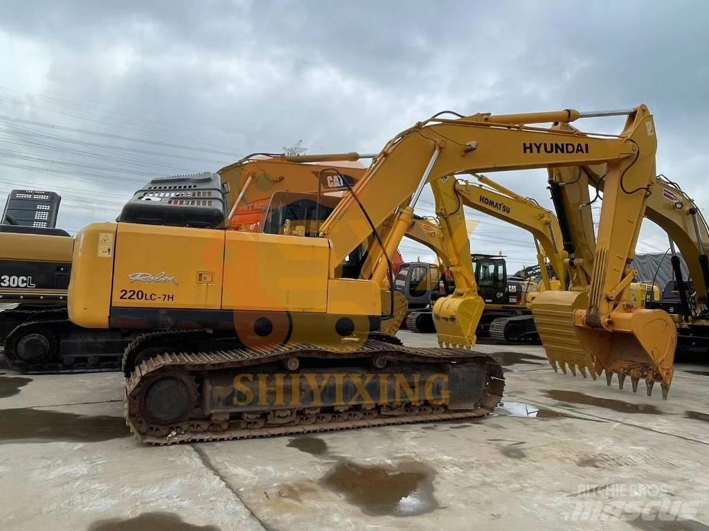 Hyundai Robex 220-7 履带挖掘机