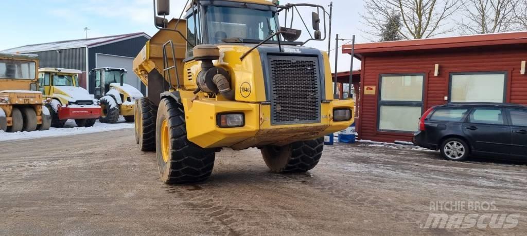 Bell B 30 D 6X6 铰接式自卸车