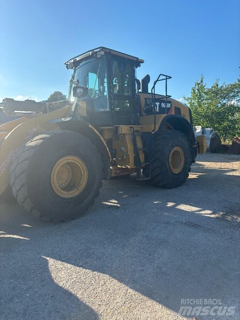 CAT 966m 轮式装载机