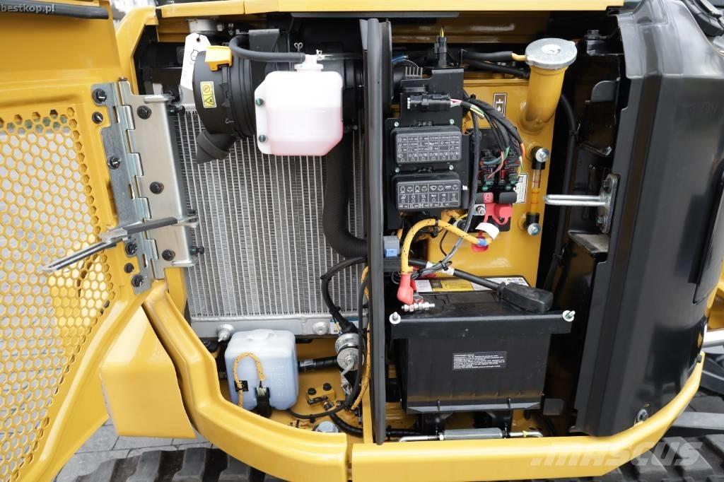 CAT 302.7 CR 小型挖掘机