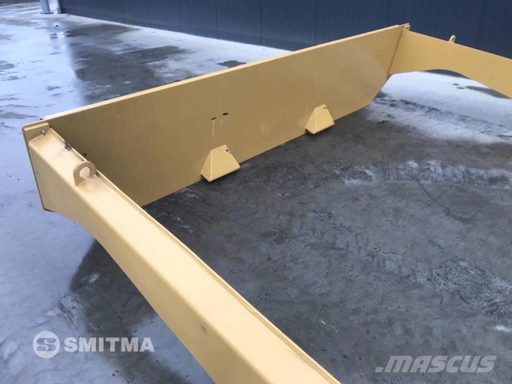 CAT 735B 尾门、后挡板