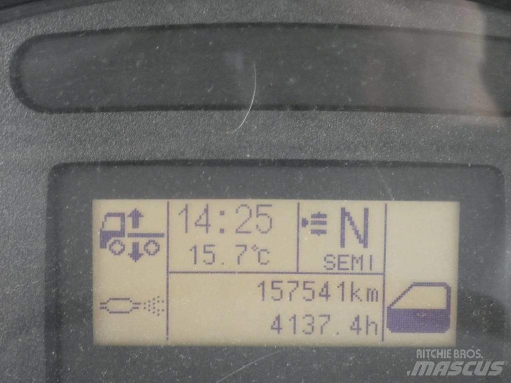 Iveco 120E 25 厢式货车