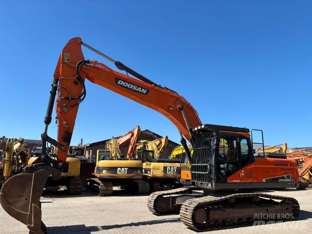 Doosan DX 255 NLC-5 履带挖掘机