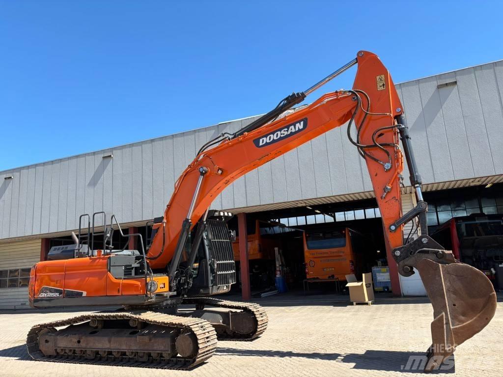 Doosan DX 255 NLC-5 履带挖掘机