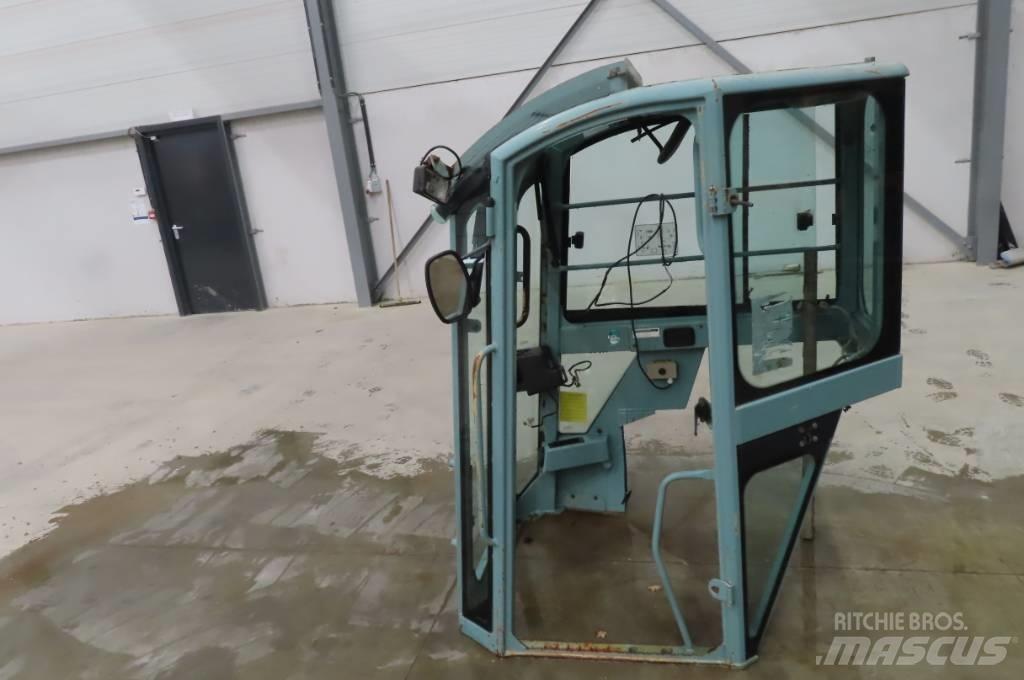 Yanmar Vio 75 驾驶室与内部