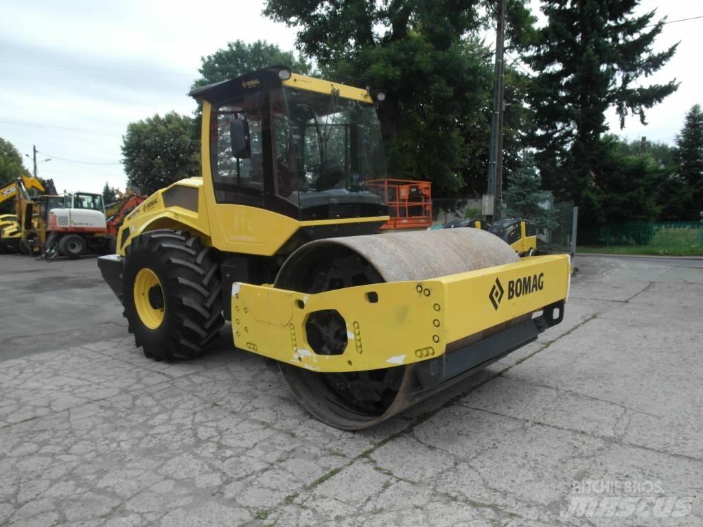 Bomag BW 213 DH-5 单轮压路机