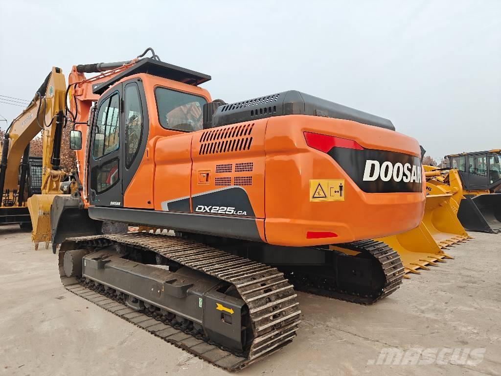Doosan DX225LCA 履带挖掘机