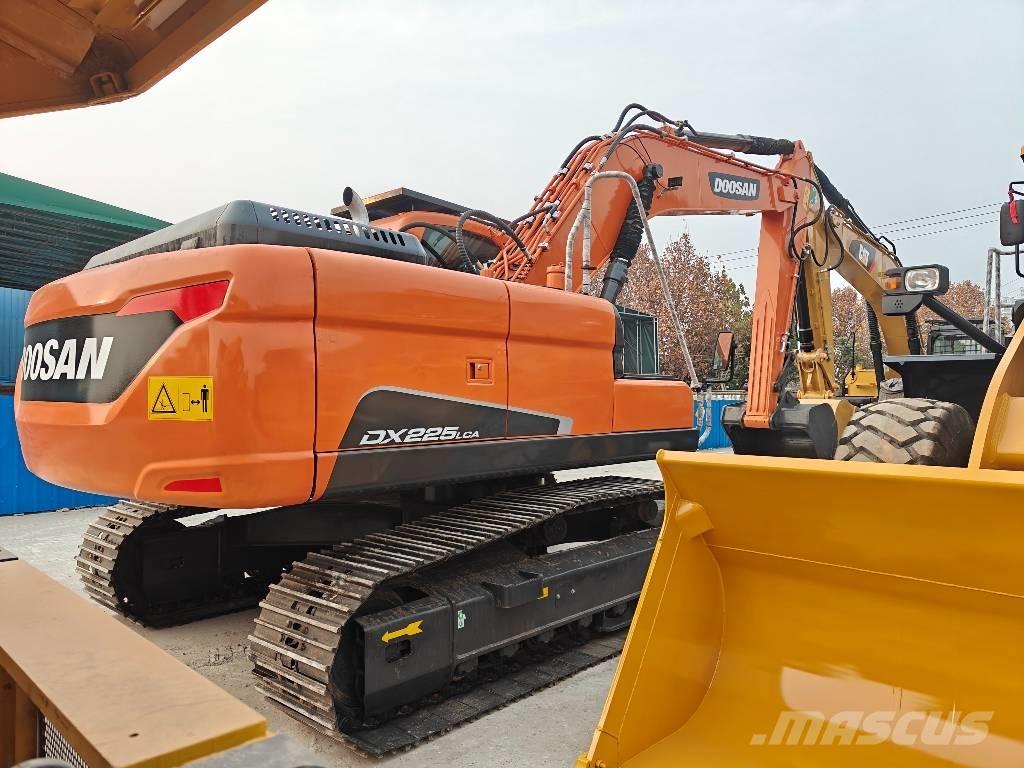 Doosan DX225LCA 履带挖掘机