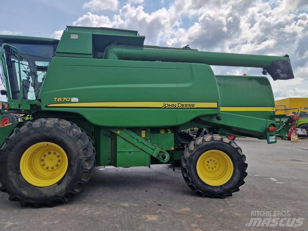 John Deere T670 联合收割机
