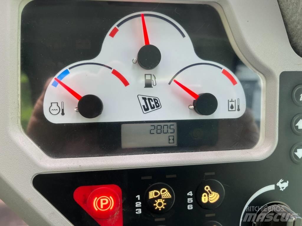 JCB 300 T 滑移装载机