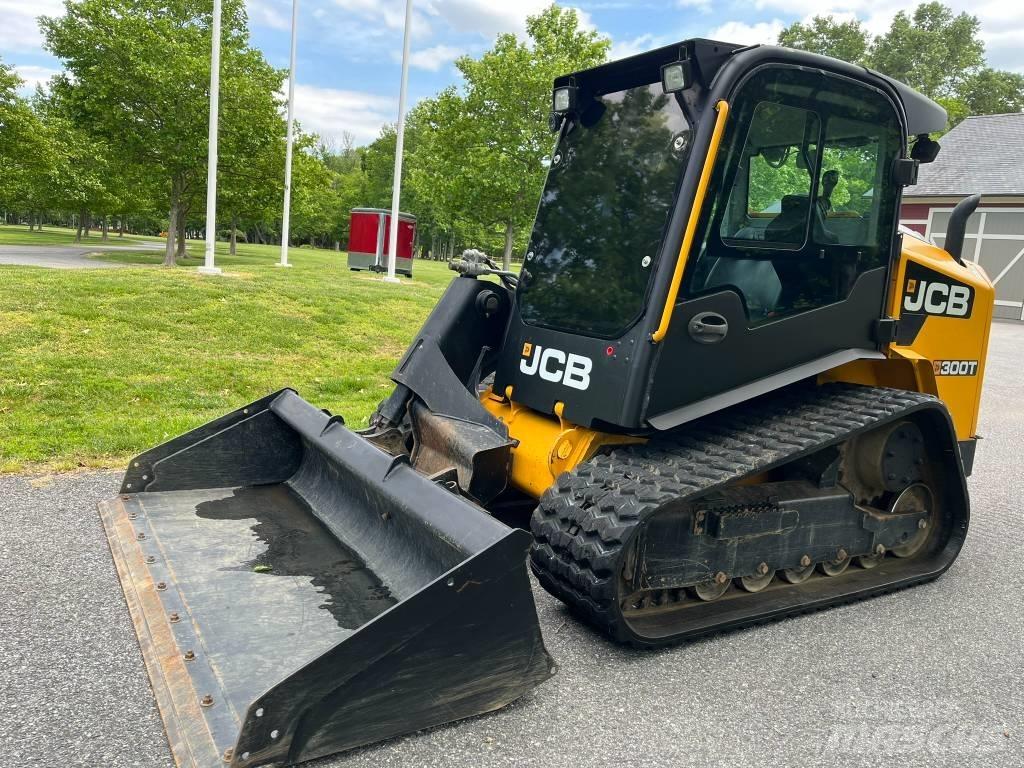 JCB 300 T 滑移装载机
