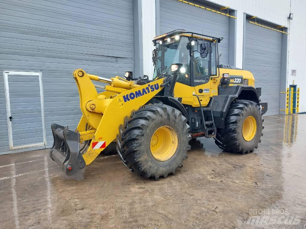 Komatsu WA320-8 轮式装载机