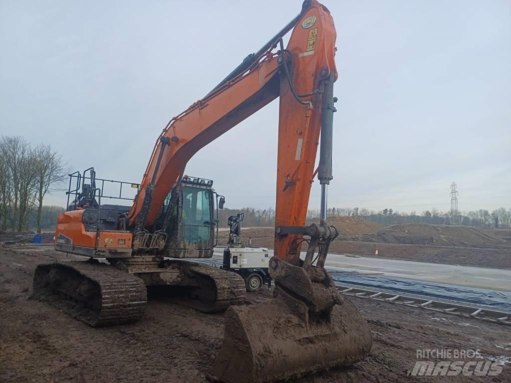 Doosan DX 225 LC-5 履带挖掘机