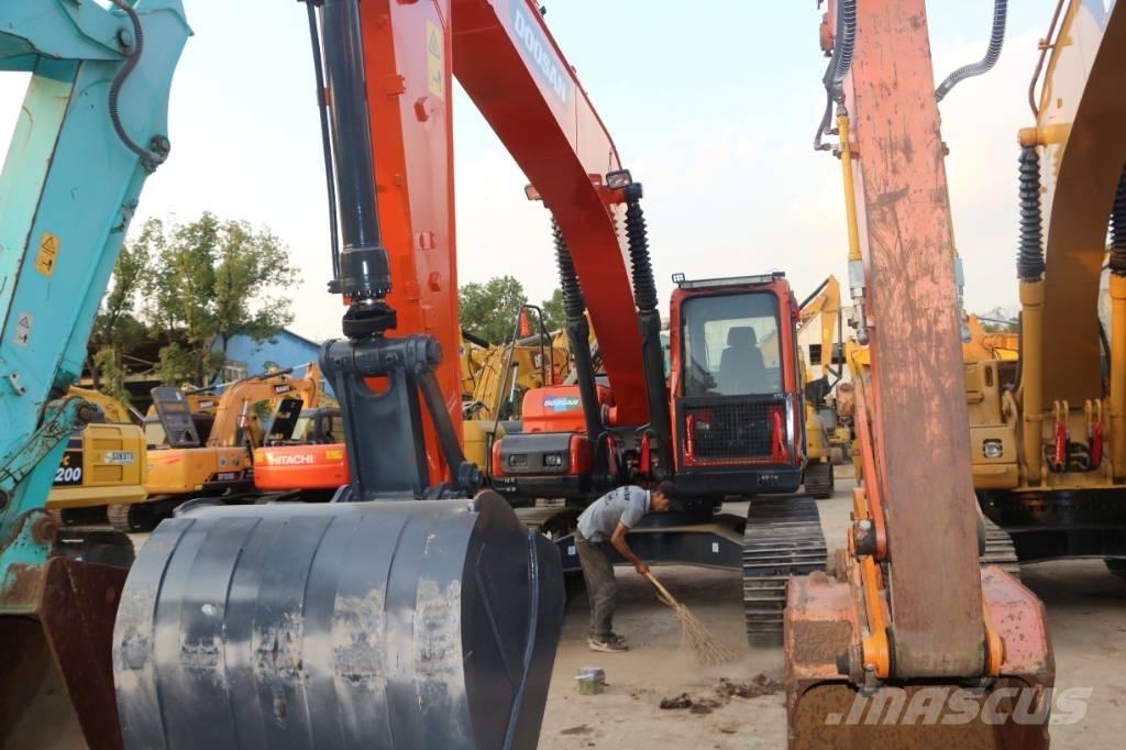 Doosan dx225 履带挖掘机