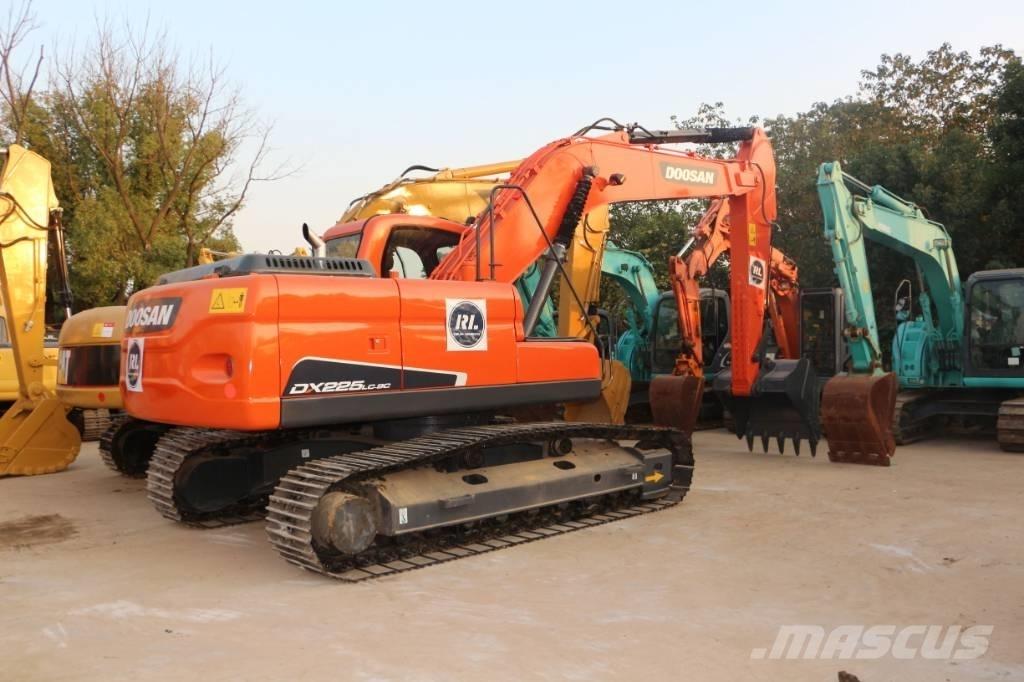 Doosan dx225 履带挖掘机