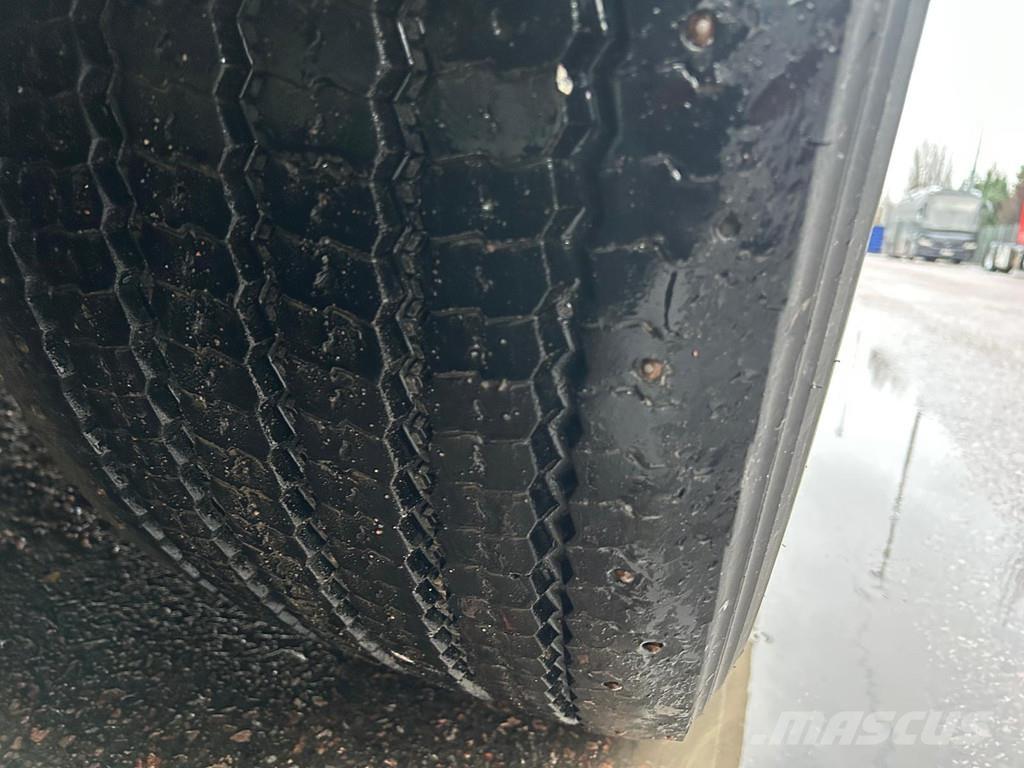 Volvo FH 厢式货车