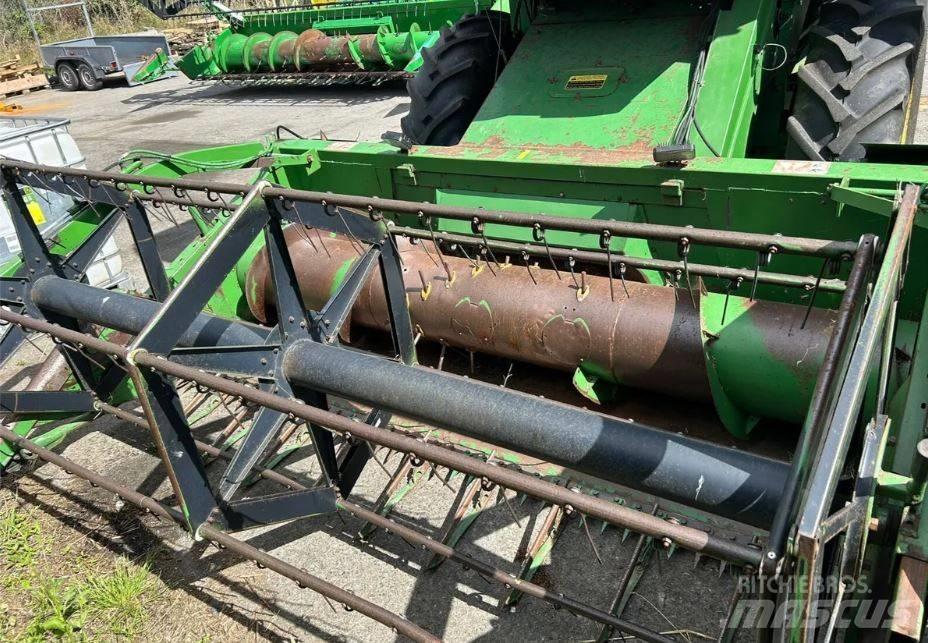 John Deere 1055 联合收割机